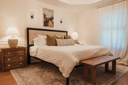 Modern Cottage Style Apt-King Bed near UTRGV & DHR