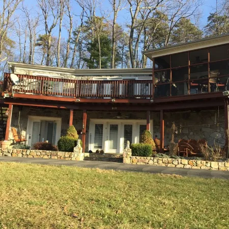 Luxury And Beautiful House With Amazing Mountain View. Perfect For Getaway