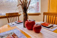 Private Basement by Outlet/Golf Course/East Lake Hotels near Rock AG Church