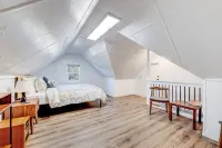 Beachcomber: Beachfront Escape Unit #6