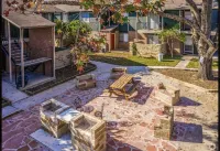 Upstairs 2 bedroom 2 bath overlooking to pool