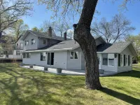 Breathtaking!  4BR/3BA Cabin - 30ft from lakeshore on Alexandria Chain of Lakes