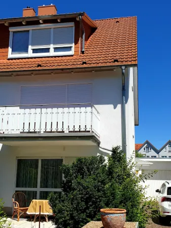 Große Doppelhaushälfte, Nahe der Alten Elbe, Getec Arena, Hundertwasserhaus Отели рядом с достопримечательностью «Kloster Unser Lieben Frauen»