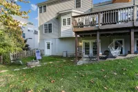 Fun and Open Space Near Everything - Pool table, Hot Tub in Williamsburg Yorktown Battlefield附近的飯店