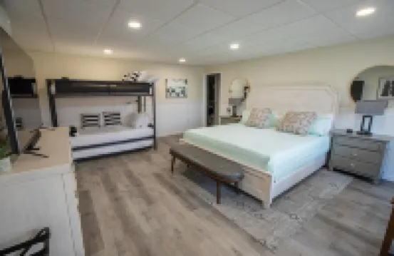 Totally Remodeled Cozy Apartment.  2.5 miles to Delaware Turf! Hotels in 