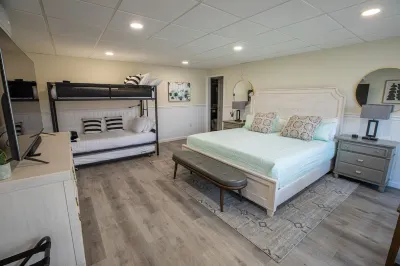 Totally Remodeled Cozy Apartment.  2.5 miles to Delaware Turf!