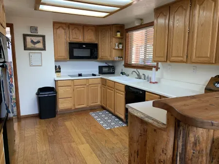 Cozy 2 Bedroom Cabin