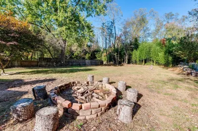 Sunny Retreat 4 BR Ranch w Spacious Backyard Hotels in der Nähe von Princeton Junction