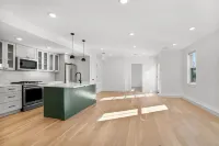 Union Square Beauty 2 bed/2 bath w/ Private Patio Hotels in Somerville