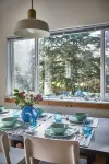 3 minute walk to Beach! Dog and Family Friendly, Bright & Modern House