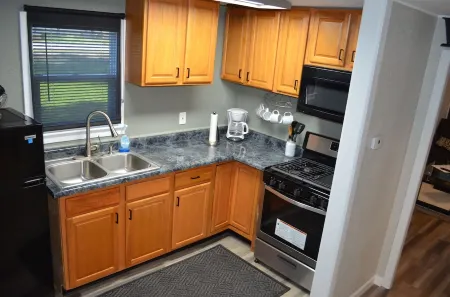 Delightful 1-bedroom tiny home in quiet area Отели в г. Серджант Блафф