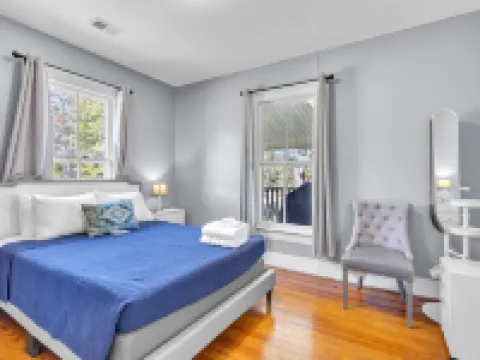 Historic 3BR with Porch & Fire Pit near Downtown Hoteles en Simpsonville