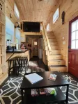 Tiny Home sleeps 6 near beautiful beaches and entertainment