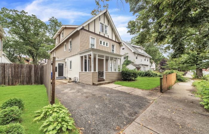Beautiful 4BR 2 Bathroom House with Parking