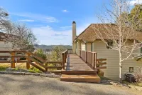 WOW! 4BR Cabin w/ EPIC Lake Views, Hot Tub, Lake Access. Arcade Games. Pets OK