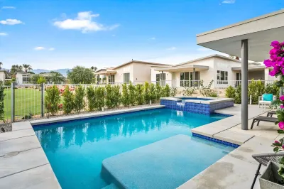 Private home: Open Space, Pool, Spa & Breathtaking Mountain View