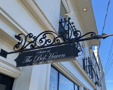 Amazing Suite nestled in downtown Corinth Hoteles en Corinth