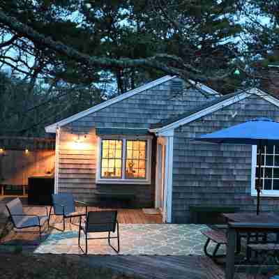 Cape Cottage with 5 beds, large deck, and less than 10 minute walk to the beach! Hotel Exterior