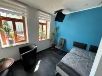 Villa Harmonie-erdgeschoss - 3x Schlafzimmer Dampfsauna Playstation 4 Terrasse Hotels in Cossebaude