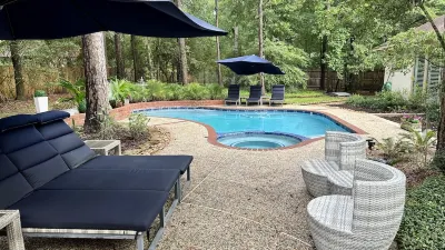 The Woodlands luxury rental Pool&Spa 5beds 5 bath Private&Spacious .Dog friendly