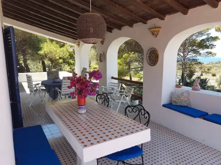 Villa in beautiful location Отели в г. Vulcanello