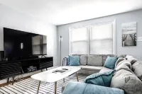 Modern Retreat ★ Minutes from NRG Nat’l Park