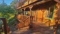 Cozy & Quiet 2 bdrm private Treehouse getaway with Amazing Views minutes from UO