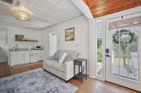 1 Min Walk to Downtown! Outdoor Patio! 5 Star Luxury! Golf Cart Rental!