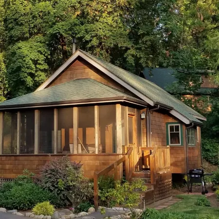Mckenzie River Cabin at The Log Cabin Inn