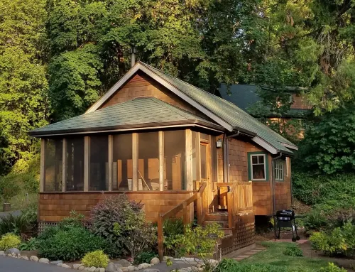 Mckenzie River Cabin at The Log Cabin Inn