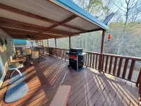 Dale Hollow Lake getaway tucked in the woods, one minute from the lake!
