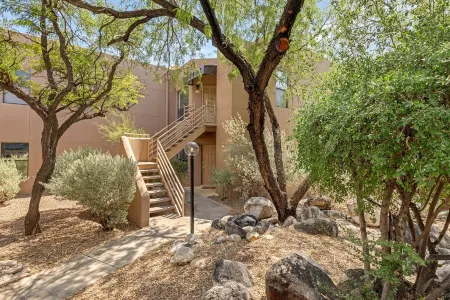 Luxury Ventana Canyon Retreat, Hiking, Pools, Tennis and More!