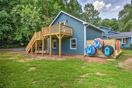 Private Riverside Studio - Hot Tub, King BD, Near Wedding Venue