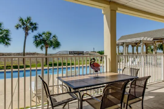 3Bdrm/3Bath- Beachfront and 5 Steps to Two Pools - Sleeps 8!
