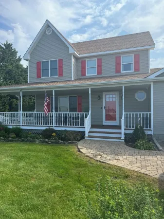 North Fork Family and Friends Getaway.  Great Location Отели в г. Лорел