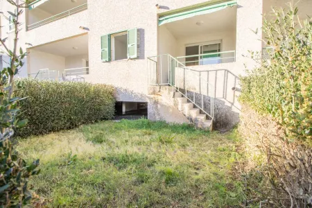 Apartment with Terrace, Garden and Parking Отели рядом с достопримечательностью «Port de plaisance Mare È Stagnu - Portu di turismu Mare È Stagnu»