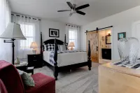 The Farmhouse @Michaels Way--Your Place to Stay Hotels near Hieronymus Park (Park behind DQ)