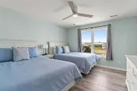 Beachfront!! New Listing! Light & Airy Remodeled 5 Bed/3.5 Bath With Large Deck