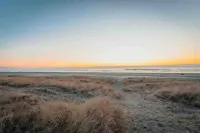 New Modern Townhouse, only short walk to the beach