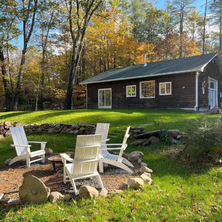 THE HIDDEN COTTAGE Private, Relaxing, Great Location, Has Everything You Need