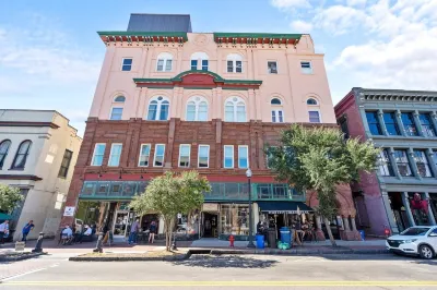 Cozy Convenient downtown Condo
