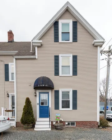 Re-listed: Adorable Condo Beverly - Salem - Halloween