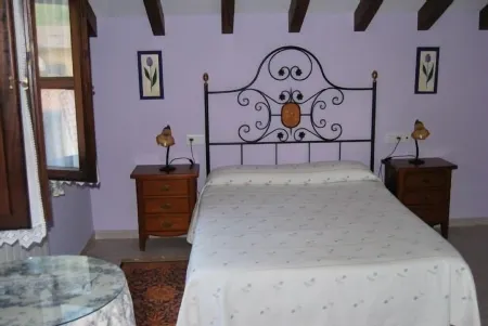 Cottage (full rental) El Colladín for 9-10 people Отели в г. Tielve