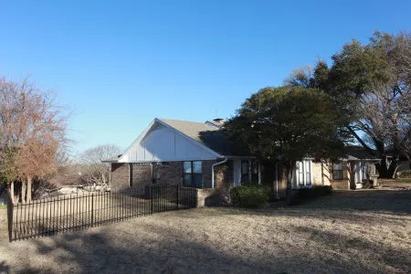 Lake view, Spacious 5 bedrooms, big lot, sleep 18 Отели рядом с достопримечательностью «Харбор Рокуолл»