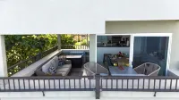 Banyan Tree 300: Gorgeous, New Unit 20 ft from Beach w/ Stunning Ocean Views/AC!