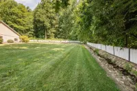 No steps. Quiet street in heart of Amish country. Close to tourist attractions. - Wi-Fi