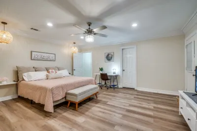 Experience the best of Dallas-Near Bishop Art and DT Dallas. Hotels near Dallas Baptist University