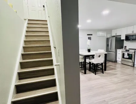 2BD Guest Suite in Basement – Spacious and Private Half of the Home Отели рядом с достопримечательностью «Парк штата Черри Крик»