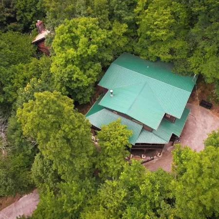 Spacious Mountain Retreat – Steps from Dollywood! Sleeps 18, Hot Tub, Nerf Wall!