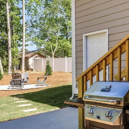 Peak City Perfection- Apex Downtown Walkable, Park Views, Big Yard, Large Groups